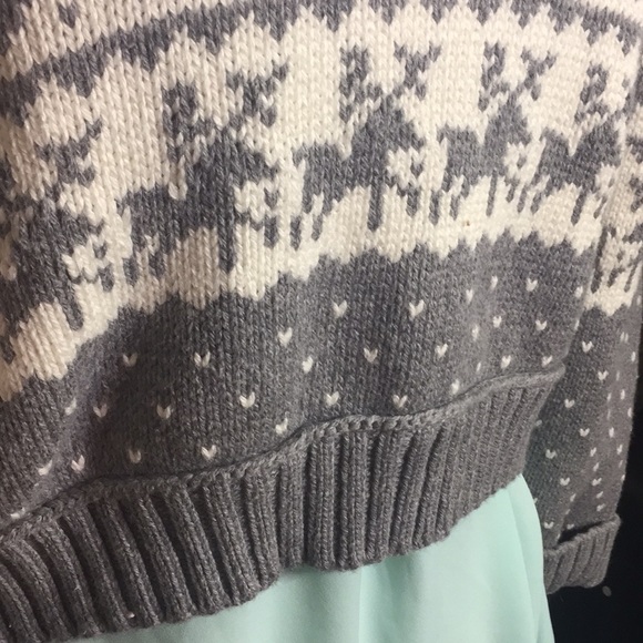 Winter Print Reindeer and Poinsettia Sweater Shrug - Picture 5 of 7